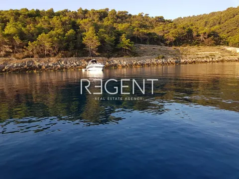 Vis - poljoprivredno zemljište 9.000 m2