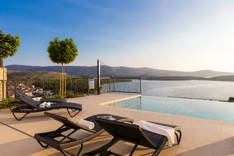 Šibenik, Žaborić - Moderna novoizgrađena vila s bazenom 380 m2