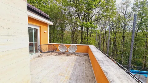 Zagreb, Remete - Vila s bazenom i dvorištem
