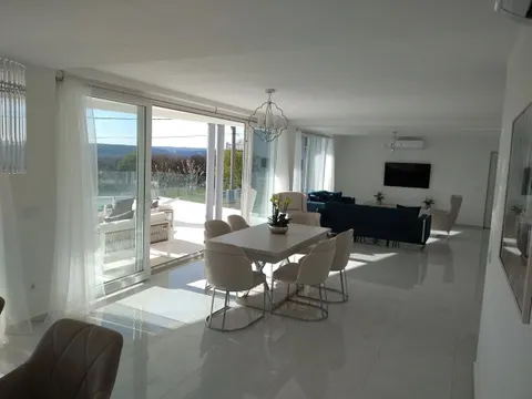 Istra, Labin - Luksuzna vila suvremenog dizajna s pogledom na more 225 m2