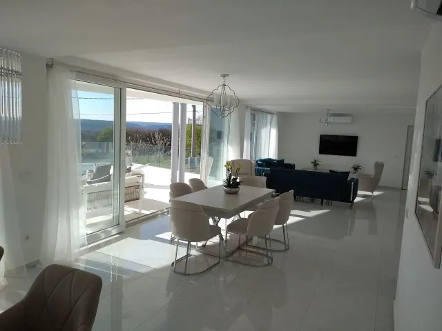 Istra, Labin - Luksuzna vila suvremenog dizajna s pogledom na more 225 m2