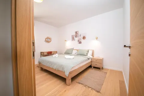 Zadar, Vrsi – trosobni apartmani s bazenom i pogledom na more