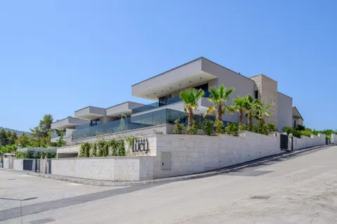 Trogir, Marina - vila  s bazenom u luksuznom kompleksu za najam