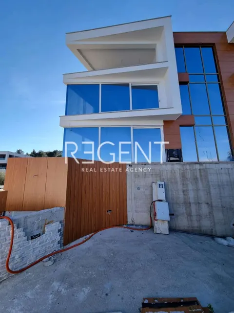 Trogir, Čiovo - Luksuzna novoizgrađena vila 100 m od mora, 579m2