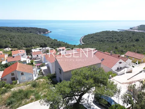 Vis, kuća u izgradnji s otvorenim pogledom na more