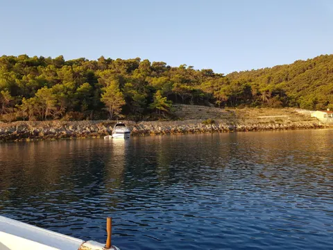 Vis - poljoprivredno zemljište 9.000 m2