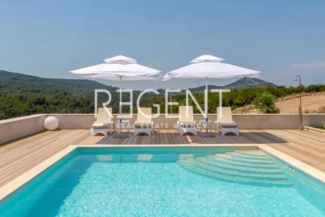 Hvar, Ivan Dolac - imanje u srcu otoka 140 000m2
