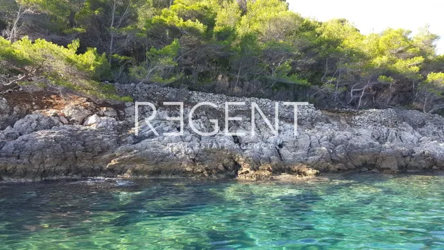 Vis - poljoprivredno zemljište 9.000 m2
