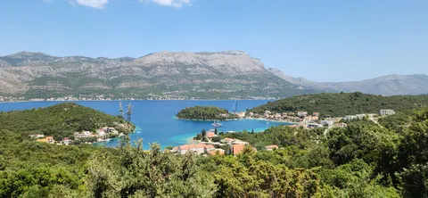 Korčula, Žrnovo - Vila prvi red uz more 280 m2