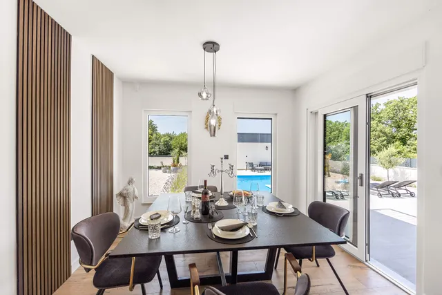 Istra – Kuća s bazenom na parceli 780m2