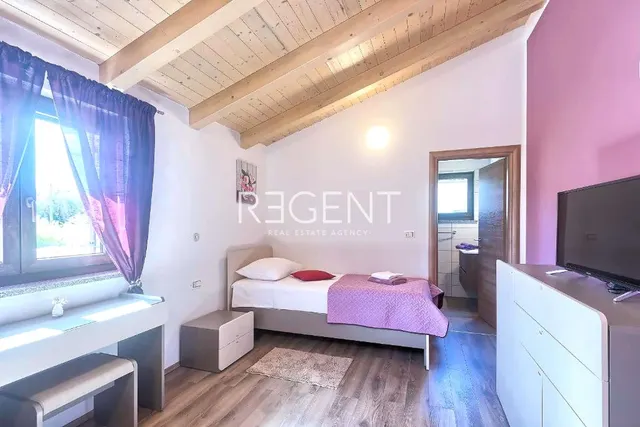 Istra, Tinjan – Prekrasna moderna vila s bazenom 260 m2