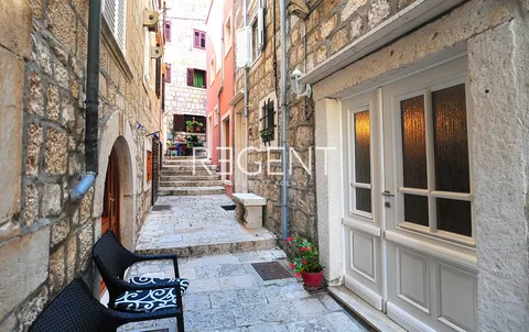 Korčula - Prekrasna kamena kuća u srcu staroga grada 130 m2
