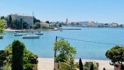 Zadar, Brodarica - Apartmanska kuća prvi red uz more