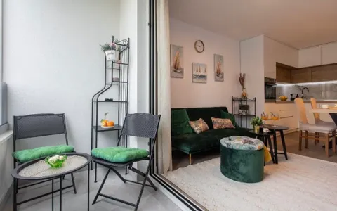 Split, Plokite - Dvosoban stan sa loggiom 60 m2 DUGOROČAN NAJAM