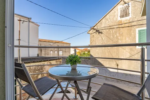 Makarska, Centar - Apartmanska kuća u blizini centra bruto površine 186 m2