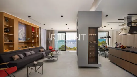 Omiš – Ekskluzivna vila s bazenom i panoramskim pogledom