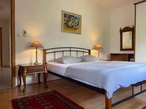 Split, Žnjan - Dvosobni stan sa loggiom i pogledom na more 100 m2