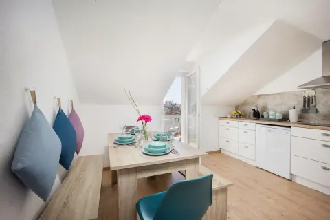 Trogir, centar- Kamena kuća 174 m2