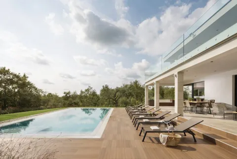 Istra, Višnjan – Vila 250 m2 na parceli od 1659 m2 top lokacija