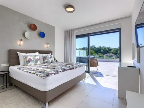 Istra, Novigrad - Atraktivna vila s bazenom 250 m2
