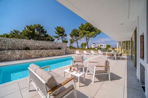 Brač, Sutivan - Predivna vila u blizini mora 274m2