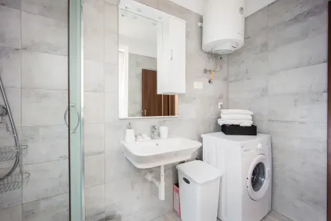 Trogir, centar- Kamena kuća 174 m2