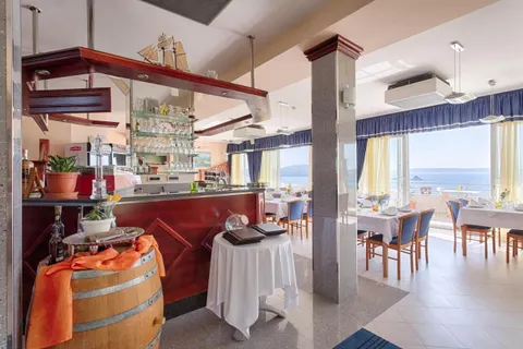 Trogir – Elegantan hotel s pogledom na more