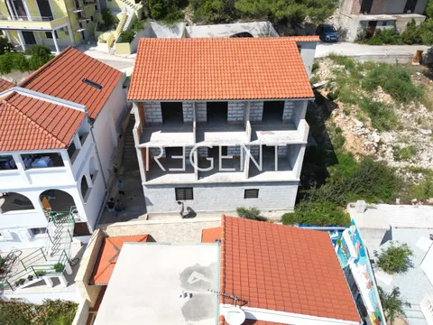 Vis, kuća u izgradnji s otvorenim pogledom na more