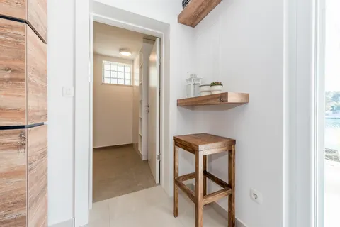 Brač, Milna - Moderna vila prvi red uz more, 264 m2