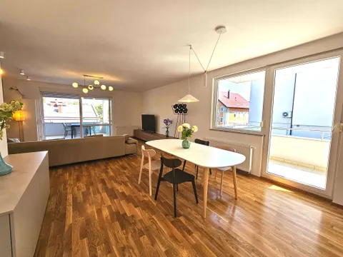 Zagreb, Pantovčak - Luksuzan četverosoban stan s terasom 166 m2 + garaža , prvi najam