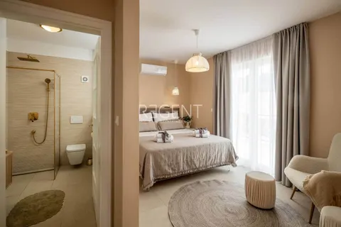 Rogoznica, Ražanj - autentična vila s pogledom na more