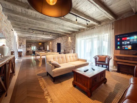 Zadar, Murvica – Prekrasna kamena vila s teniskim terenom na parceli 7800 m2