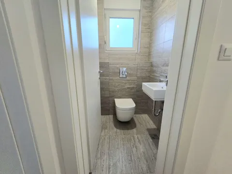 Sveta Nedelja, Kerestinec- Trosoban stan 100 m2 s vrtom
