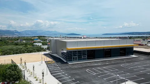 Trogir, Plano - Trgovačko-prodajno skladište 1600 m2