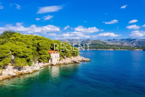 Dubrovnik – Jedinstvena kamena kuća prvi red do mora