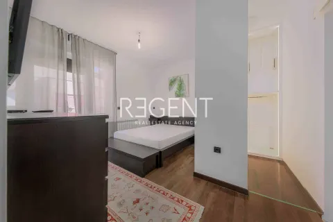 Zagreb, Centar - Građanski četverosoban stan 103 m2 s liftom i garažnim mjestom