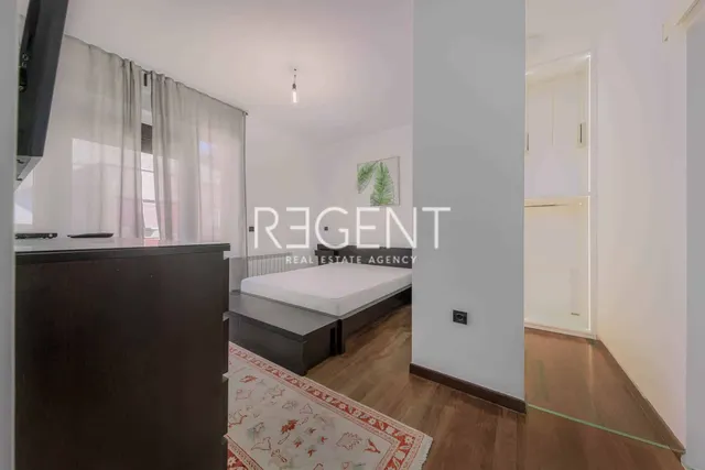 Zagreb, Centar - Građanski četverosoban stan 103 m2 s liftom i garažnim mjestom