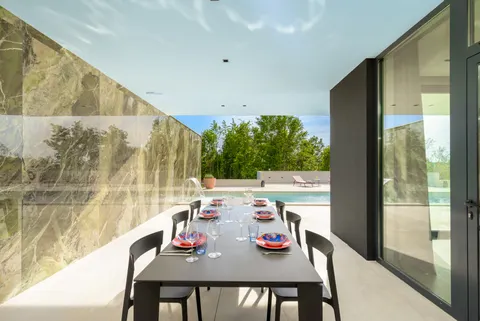 Istra, Grožnjan - Luksuzna dizajnerska vila 682 m2 novogradnja