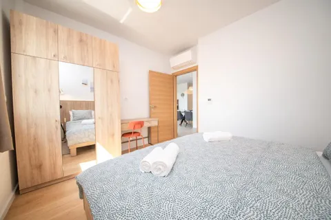 Zadar, Vrsi – trosobni apartmani s bazenom i pogledom na more