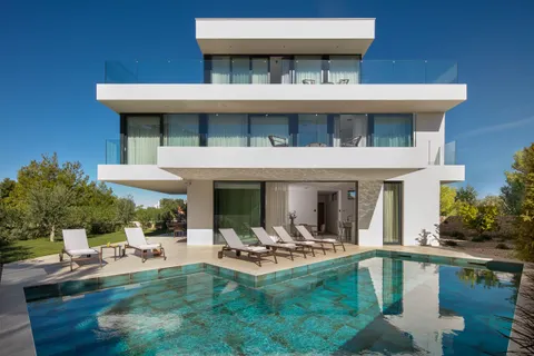 Sukošan – Luksuzna moderna vila s bazenom 495 m2