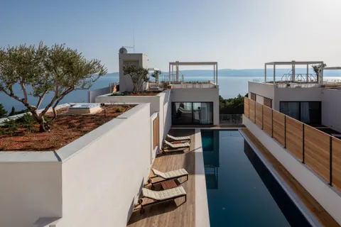 Omiš – Ekskluzivna vila s bazenom i panoramskim pogledom