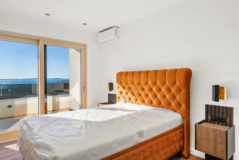 Split, Strožanac - Moderna vila s pogledom na more, bazenom i pomoćnim objektom 50 m2