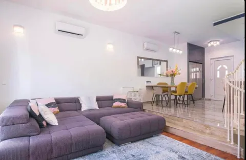 Trogir, Okrug Gornji - Trosoban stan s garažom i pogledom na more 123 m2