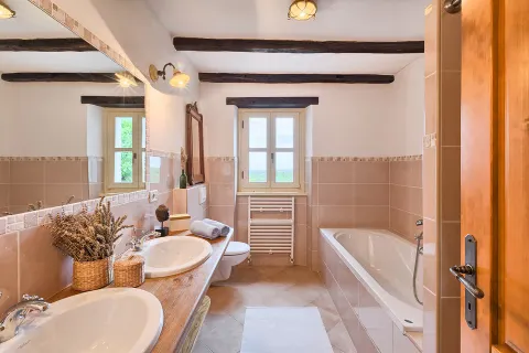 Istra, Sveti Lovreč – Luksuzna kamena vila