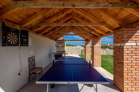 Zadar, Murvica – Prekrasna kamena vila s teniskim terenom na parceli 7800 m2