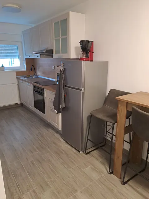 Zagreb, Maksimir - dvosoban stan s parkirnim mjestom 55 m2 najam