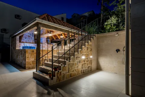 Brač, Milna - Moderna vila prvi red uz more, 264 m2