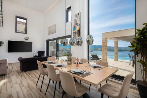 Šibenik, Žaborić - Moderna novoizgrađena vila s bazenom 380 m2