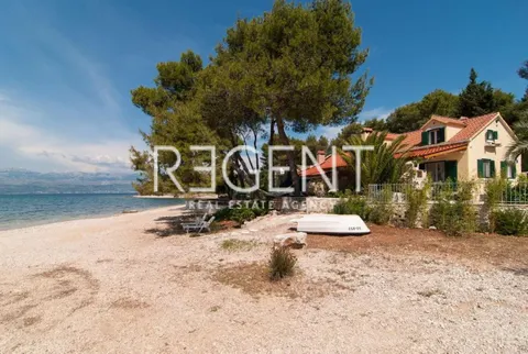 Brač, Mirca - Vila s bazenom uz more 330m2