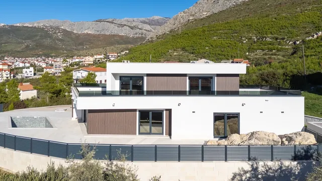 Split, Strožanac - Moderna vila s pogledom na more, bazenom i pomoćnim objektom 50 m2